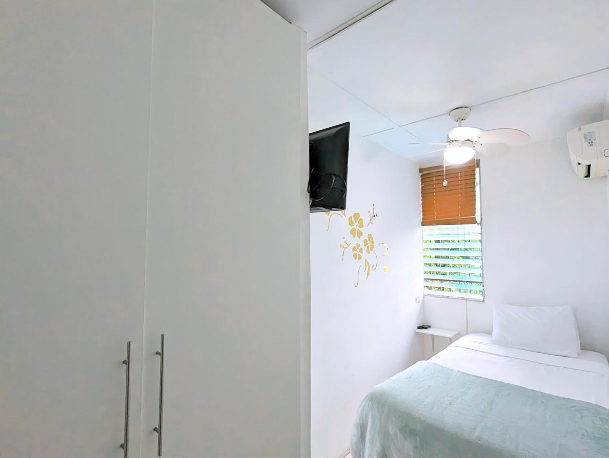 Hostal Yoha Панама Сити Екстериор снимка