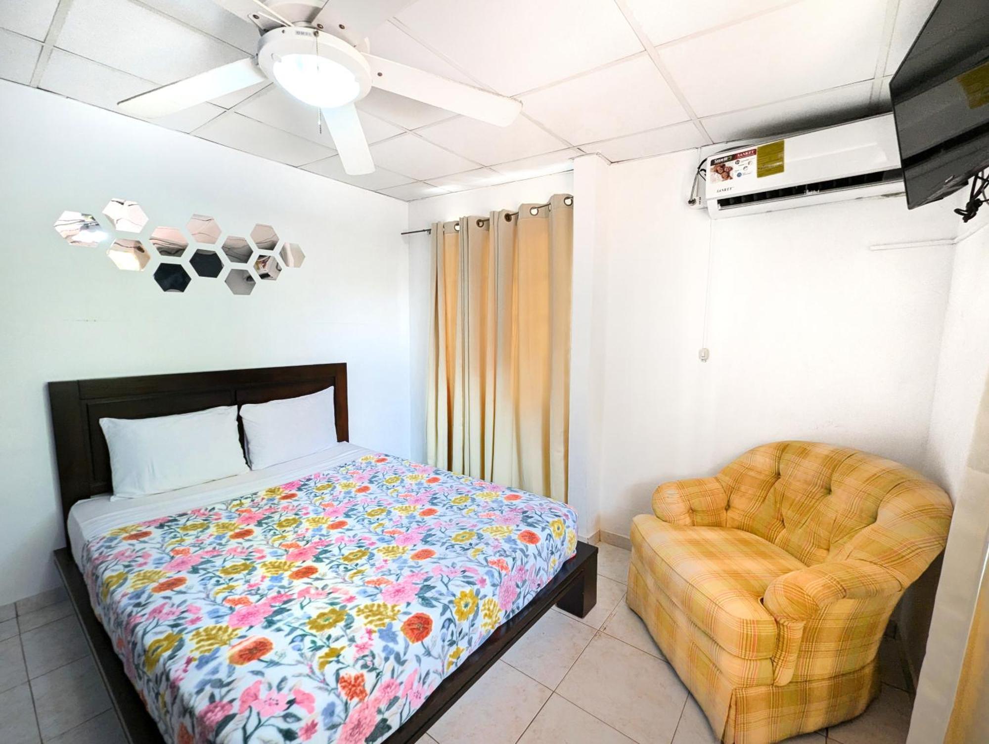 Hostal Yoha Панама Сити Екстериор снимка