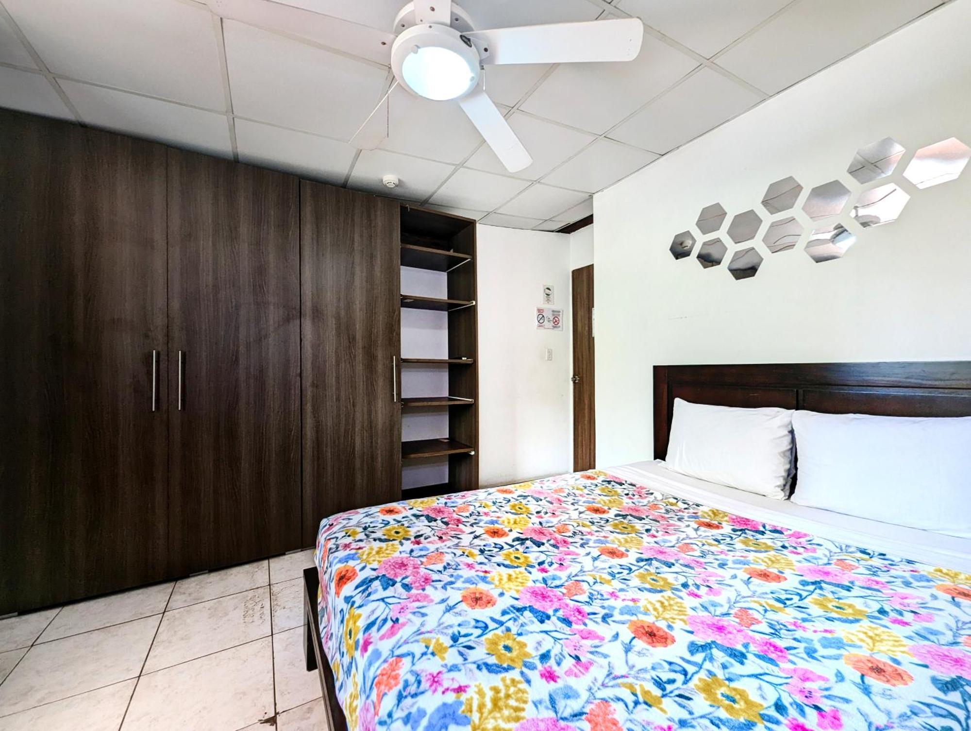 Hostal Yoha Панама Сити Екстериор снимка