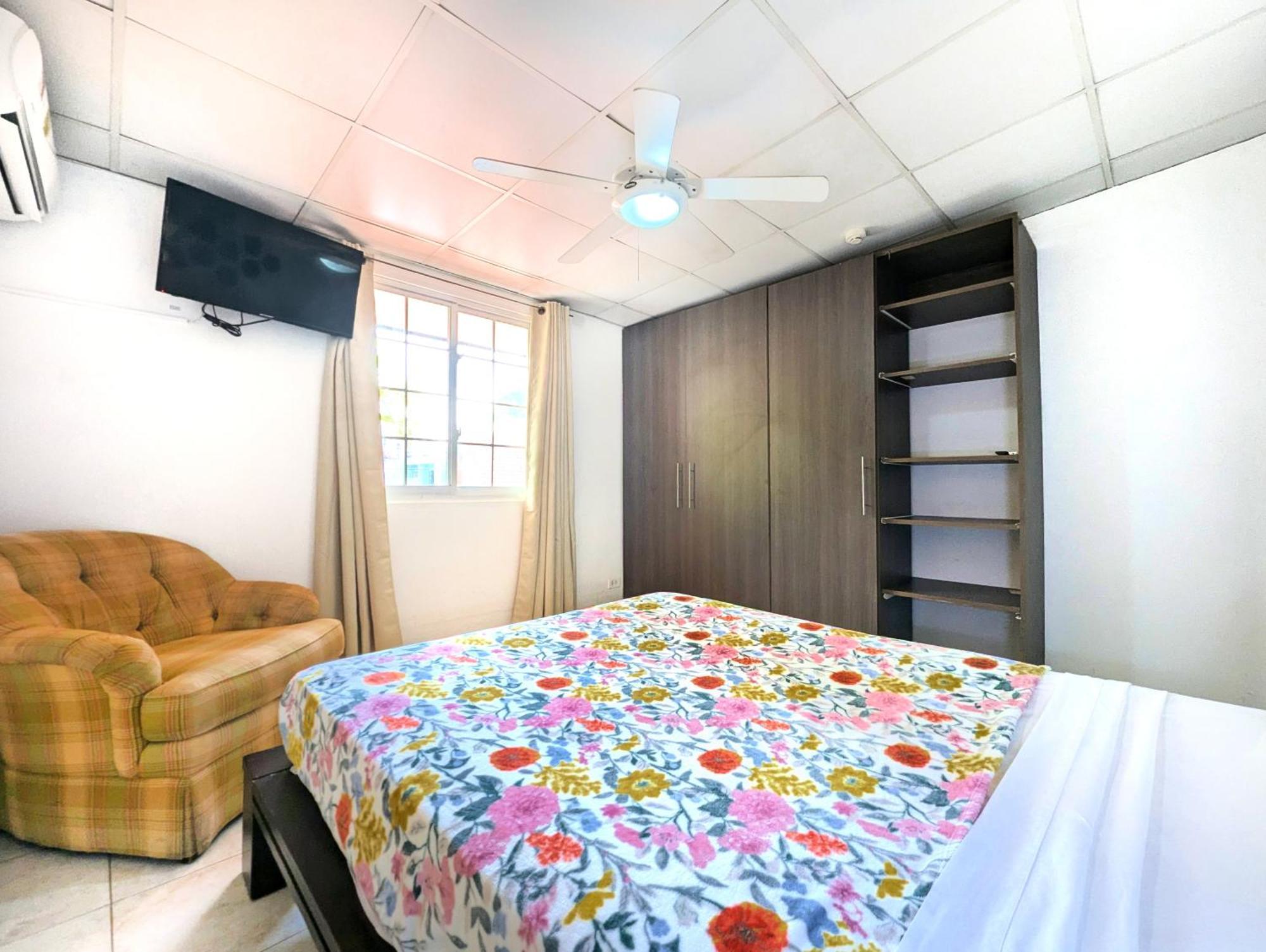 Hostal Yoha Панама Сити Екстериор снимка